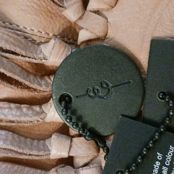 Day and Mood crossbody purse. Color Tan. - Picture 11 of 12